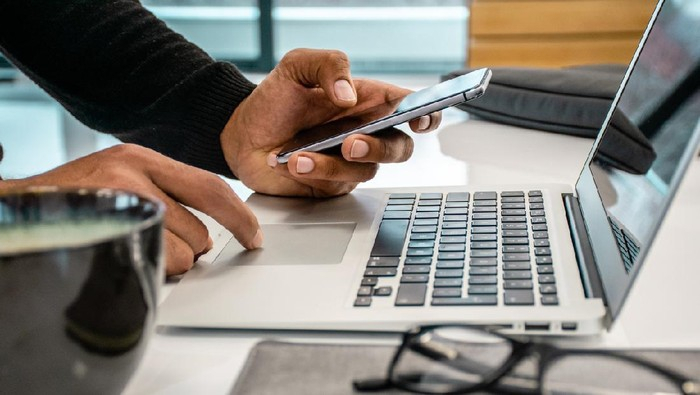 JAVATEKNO - Tips Mengurangi Screen Time Untuk Pekerja WFH