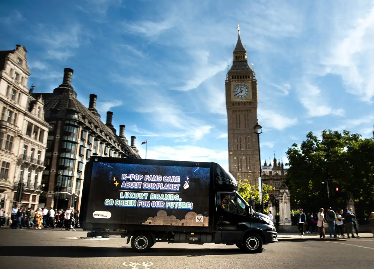 K-POP FANS RALLY WORLDWIDE TO CONFRONT LUXURY BRANDS ON CLIMATE COMMITMENTS DURING PARIS FASHION WEEK